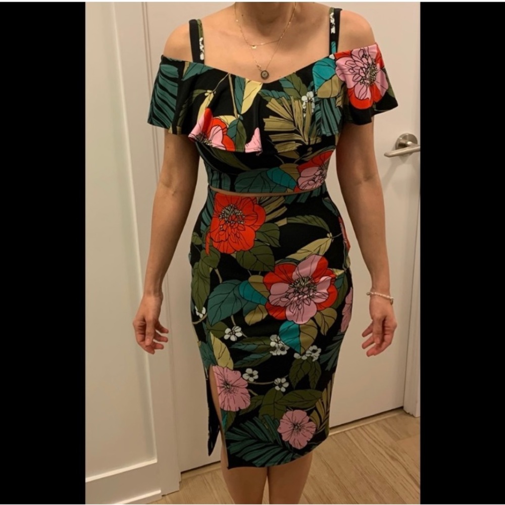 Guess top and skirt XS